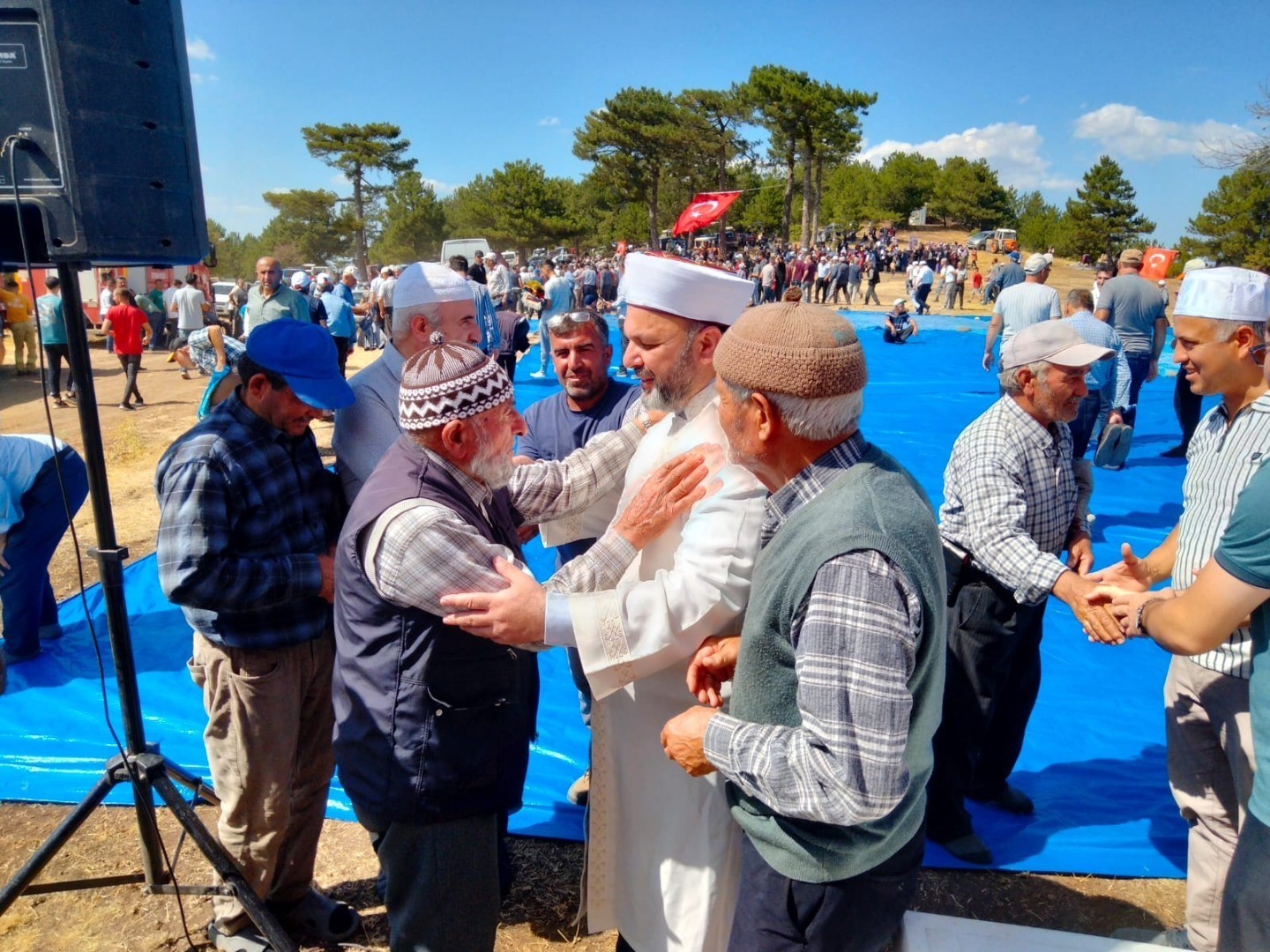 Gediz’de vatandaşlar berekete dualarla çağrı yaptı