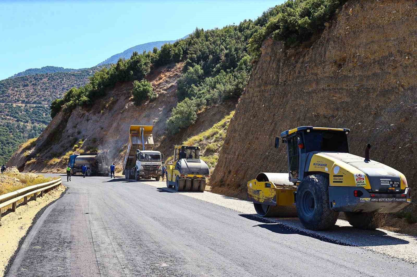 Denizli&rsquo;de Mollaahmet ile G&ouml;ve&ccedil;lik mahallelerini birleştiren yol yenileniyor

