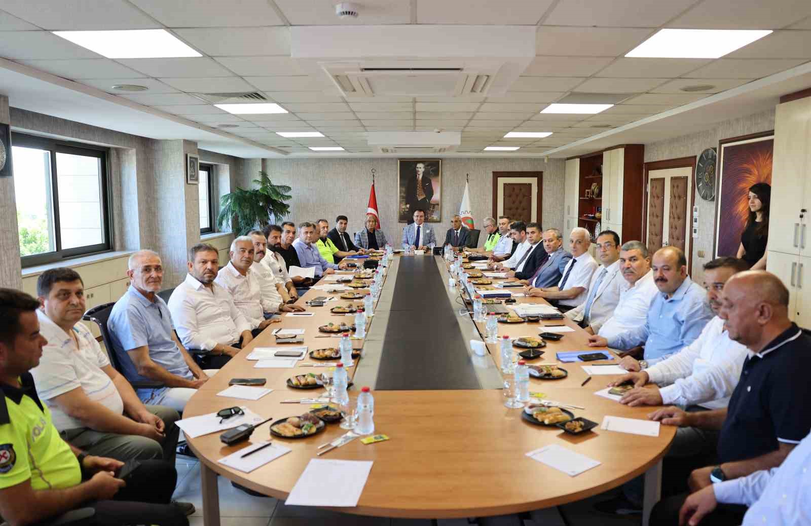 Mersin&rsquo;de şehir i&ccedil;i yolcu ve servis taşımacılığı sorunları masaya yatırıldı
