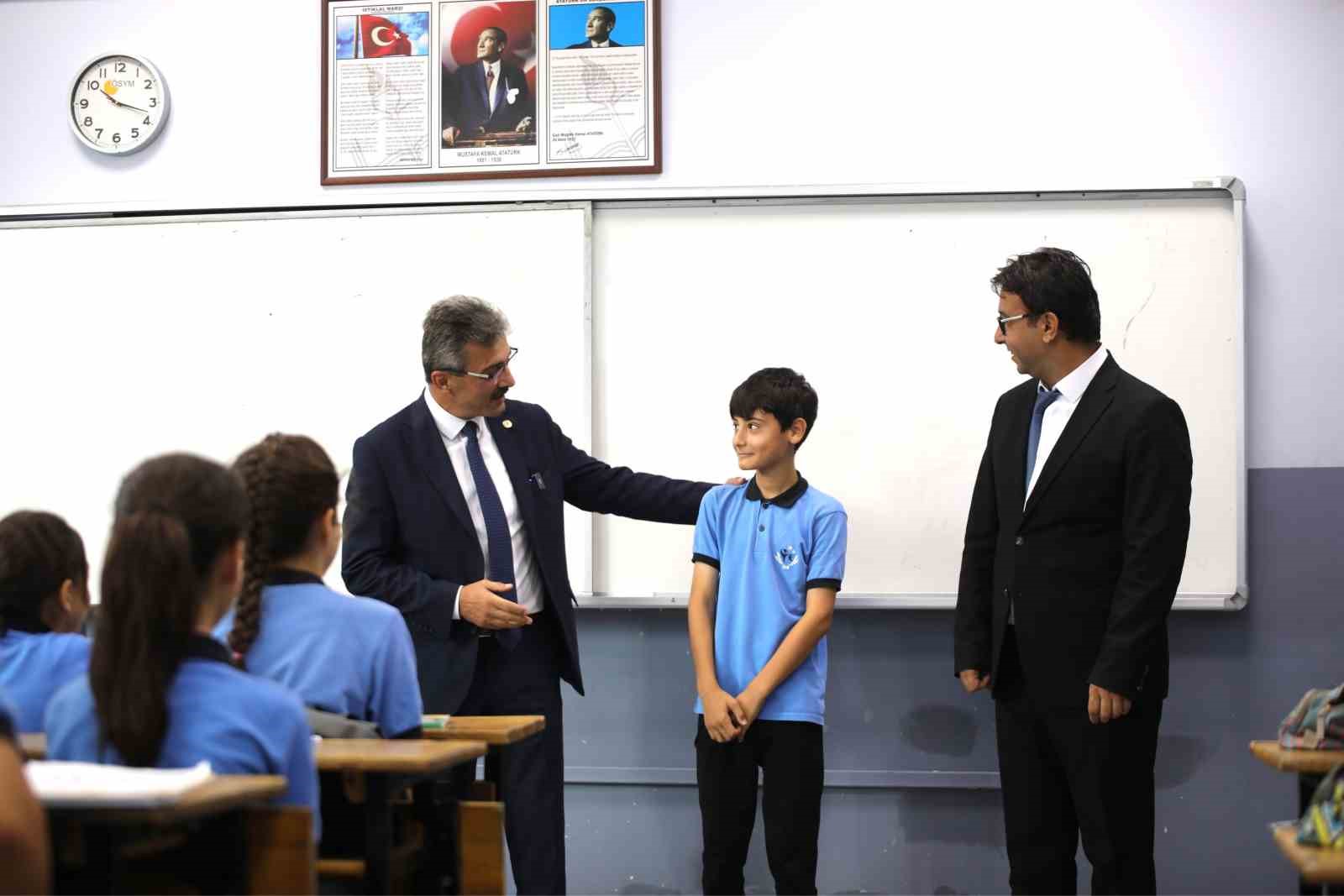 Başkan Şenol Din&ccedil; minik &ouml;ğrencinin s&ouml;z&uuml;n&uuml; yerde bırakmadı
