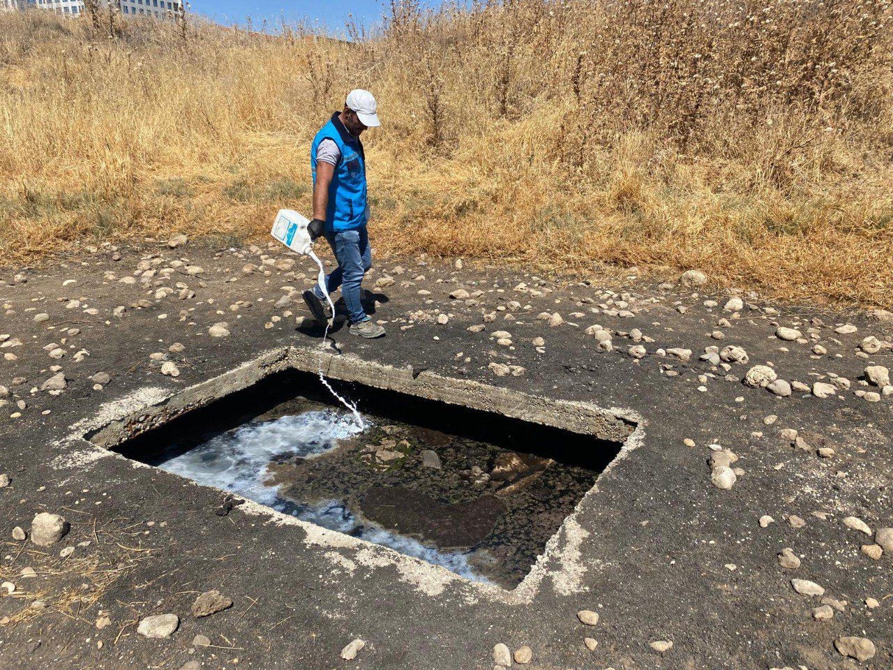 Adıyaman Belediyesi&rsquo;nin ila&ccedil;lama mesaisi devam ediyor
