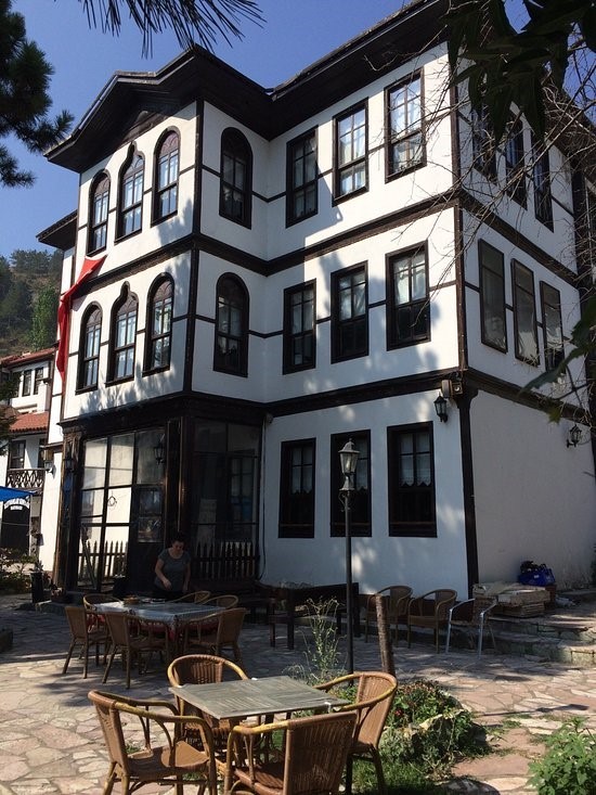 Bir tarih yok oldu, geriye külleri kaldı
