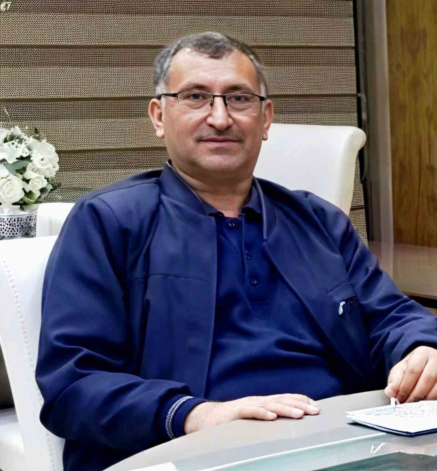 Kamyon şarampole devrildi, sürücü kurtarılamadı