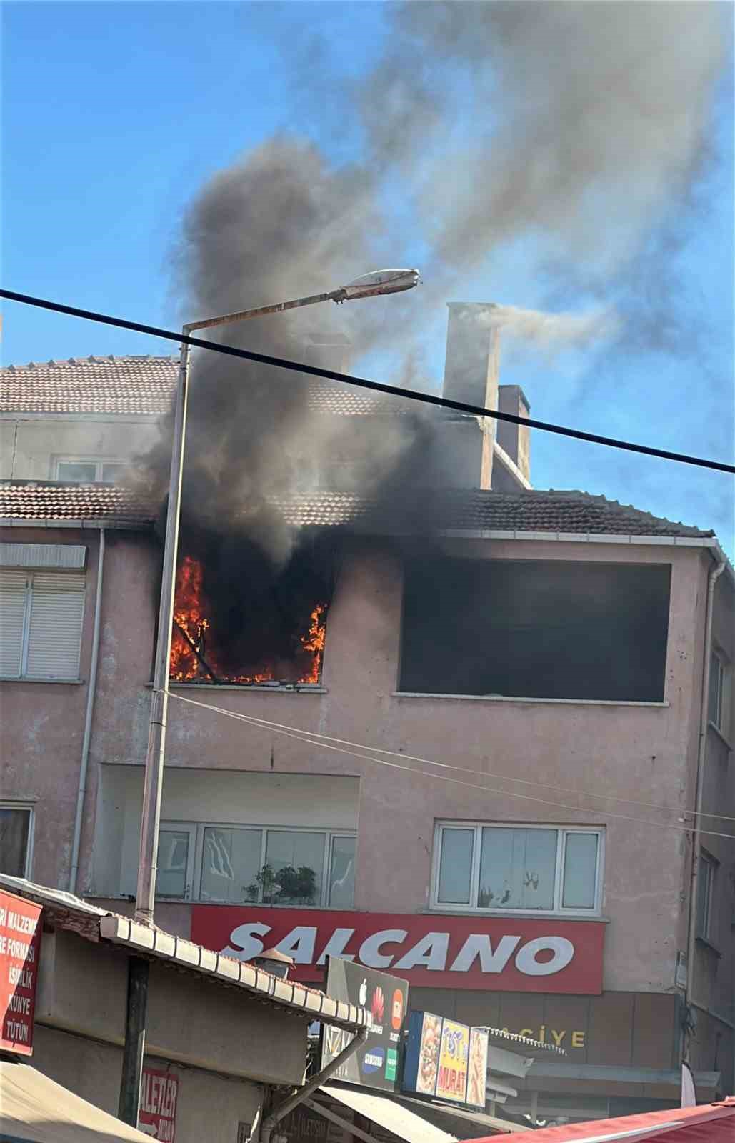 Çanakkale’de yanan ev kullanılamaz hale geldi