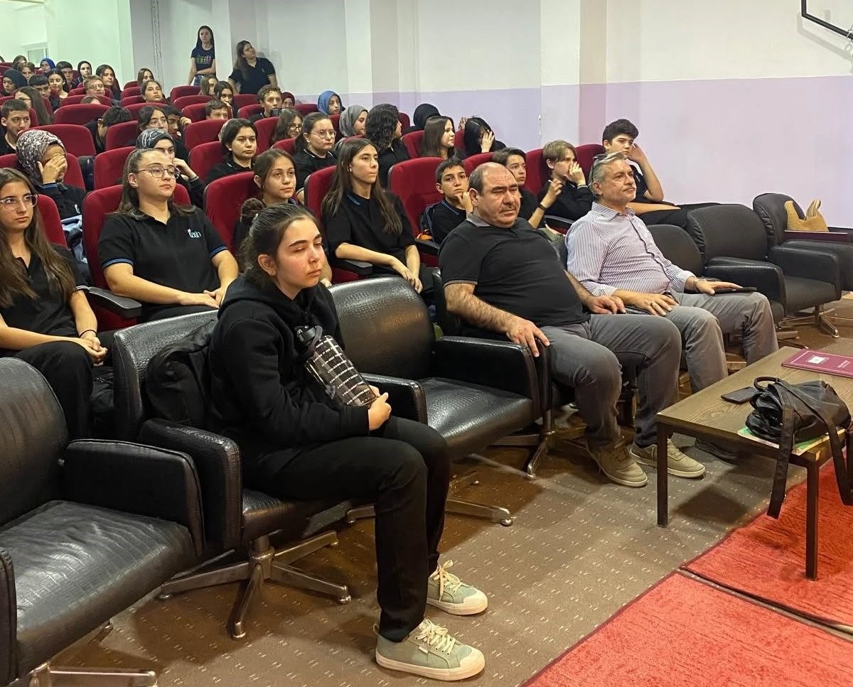 K&uuml;tahya&rsquo;da lise &ouml;ğrencilerine "Mavi Vatan: Orman" başlıklı eğitim
