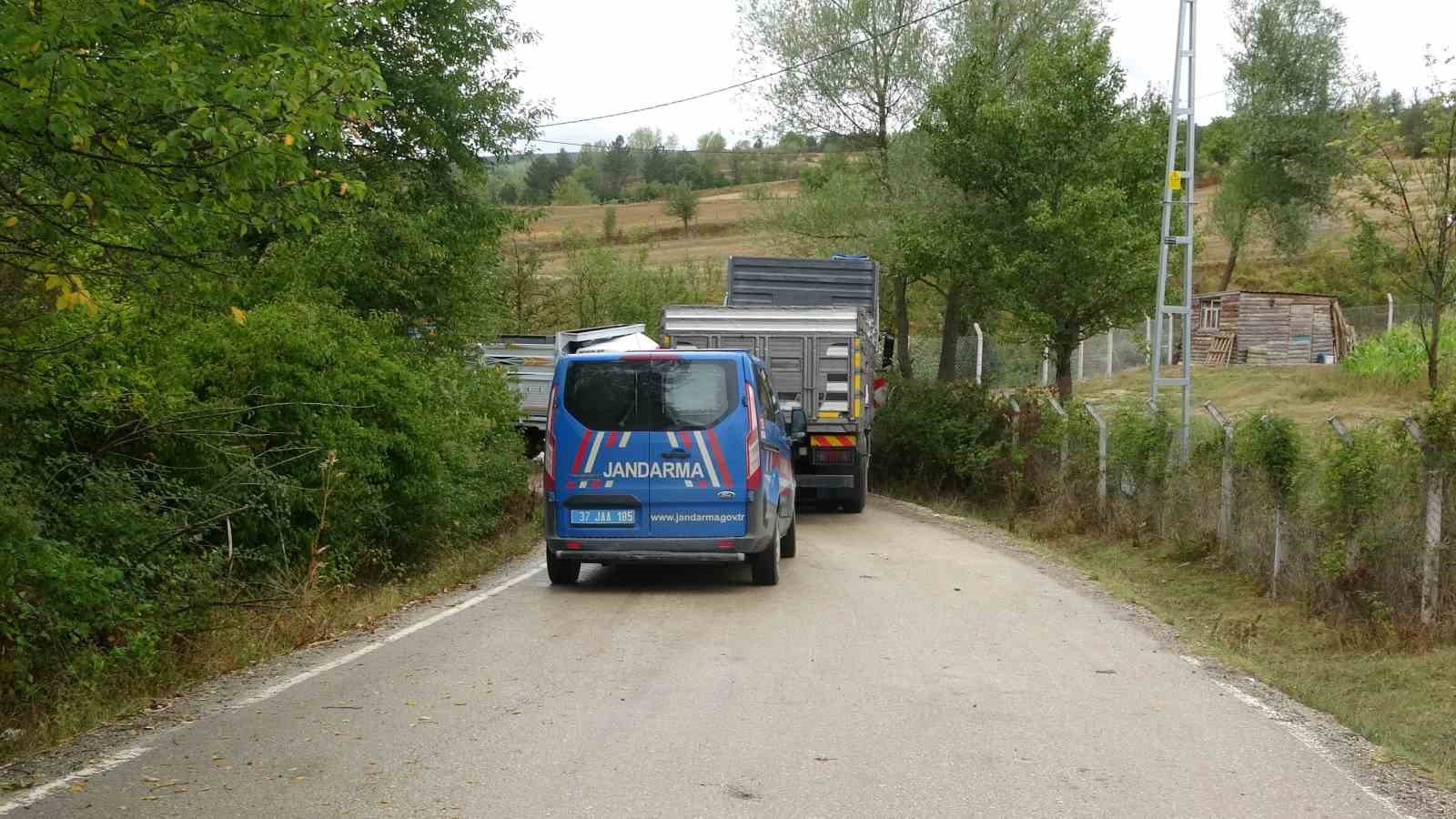 Kastamonu’da iki kamyon kafa kafaya çarpıştı: 2 yaralı
