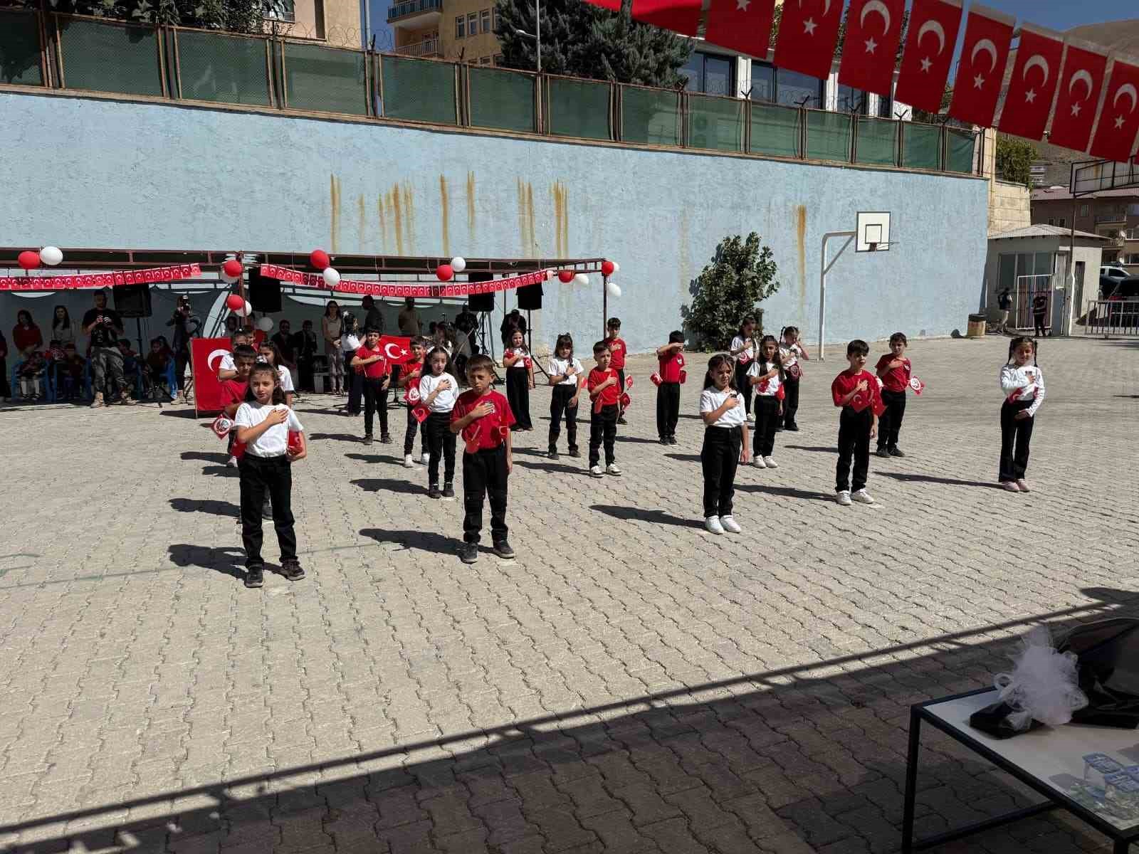Hakk&acirc;ri&rsquo;de İlk&ouml;ğretim Haftası coşkusu
