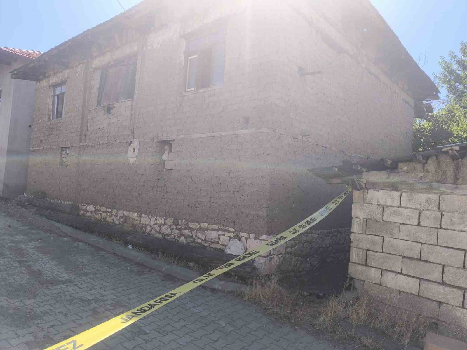 Yaşlı kadının ş&uuml;pheli &ouml;l&uuml;m&uuml;nde torunu g&ouml;zaltına alındı
