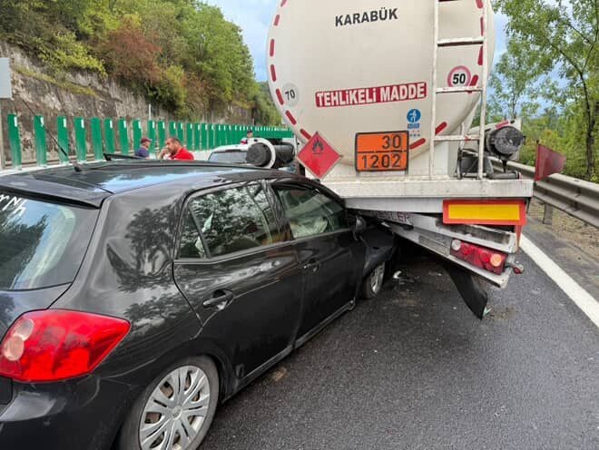Otomobil tankere saplandı: 1 yaralı