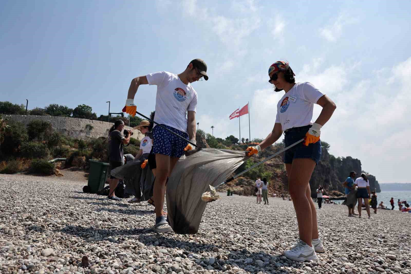 Antalya’da deniz gönüllüleri kıyı temizliğinde buluşacak