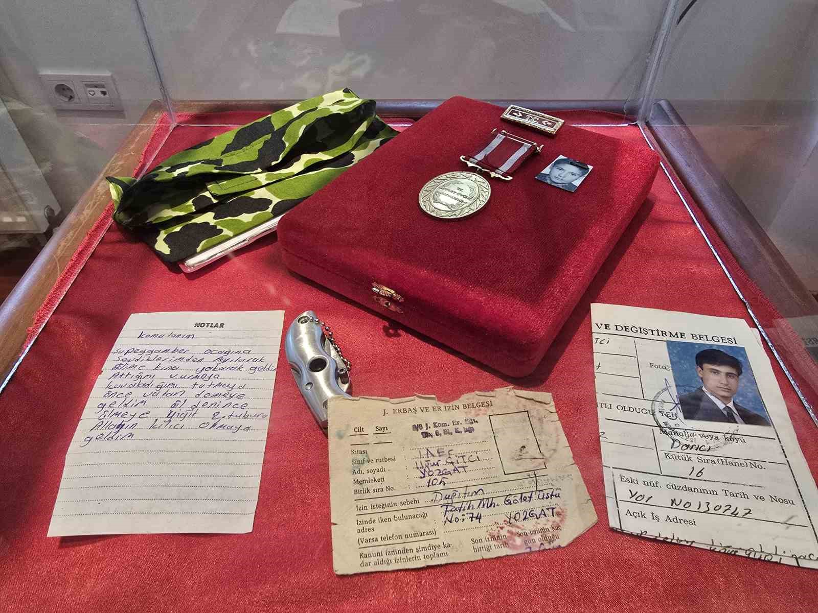 Şehitlerin hüzünlendiren hatıraları sergide yerini aldı