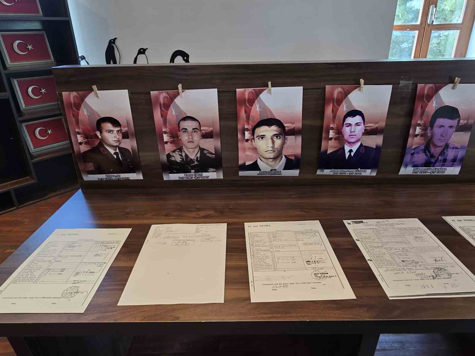 Şehitlerin h&uuml;z&uuml;nlendiren hatıraları sergide yerini aldı
