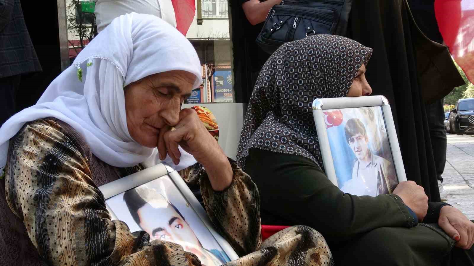 Vanlı anne: "Barış olsun, bu acı bitsin"
