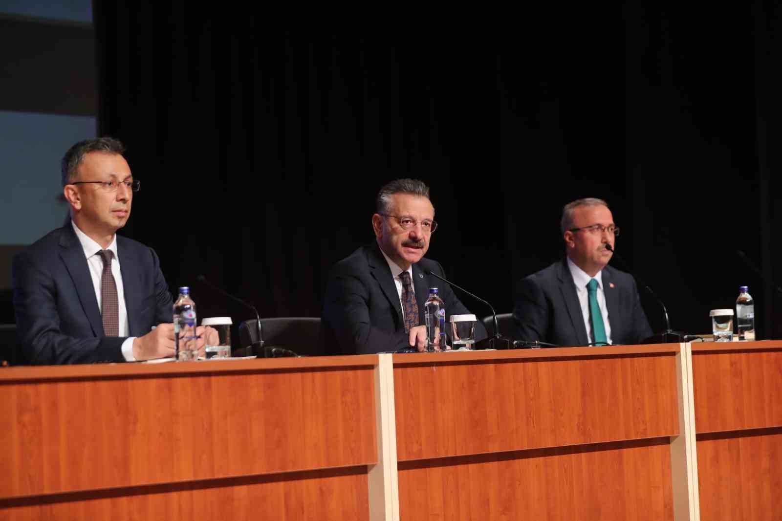 Vali Aksoy, okul ve kurum m&uuml;d&uuml;rleriyle toplantı yaptı
