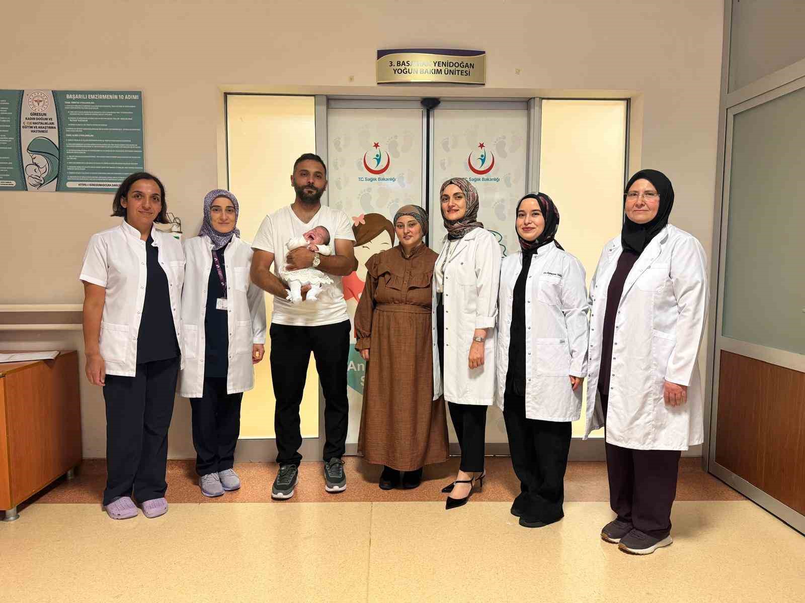 Giresun’da 440 gram doğan Buğlem bebek yaşama tutundu