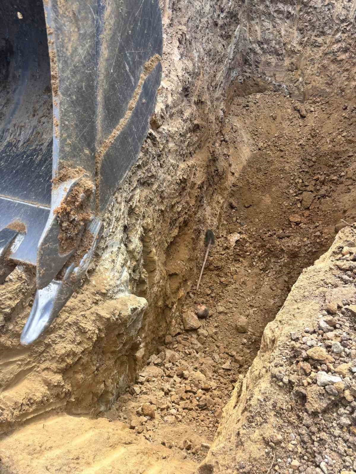 Su kuyusu a&ccedil;maya &ccedil;alışan 2 &ccedil;ift&ccedil;i toprak altında kaldı
