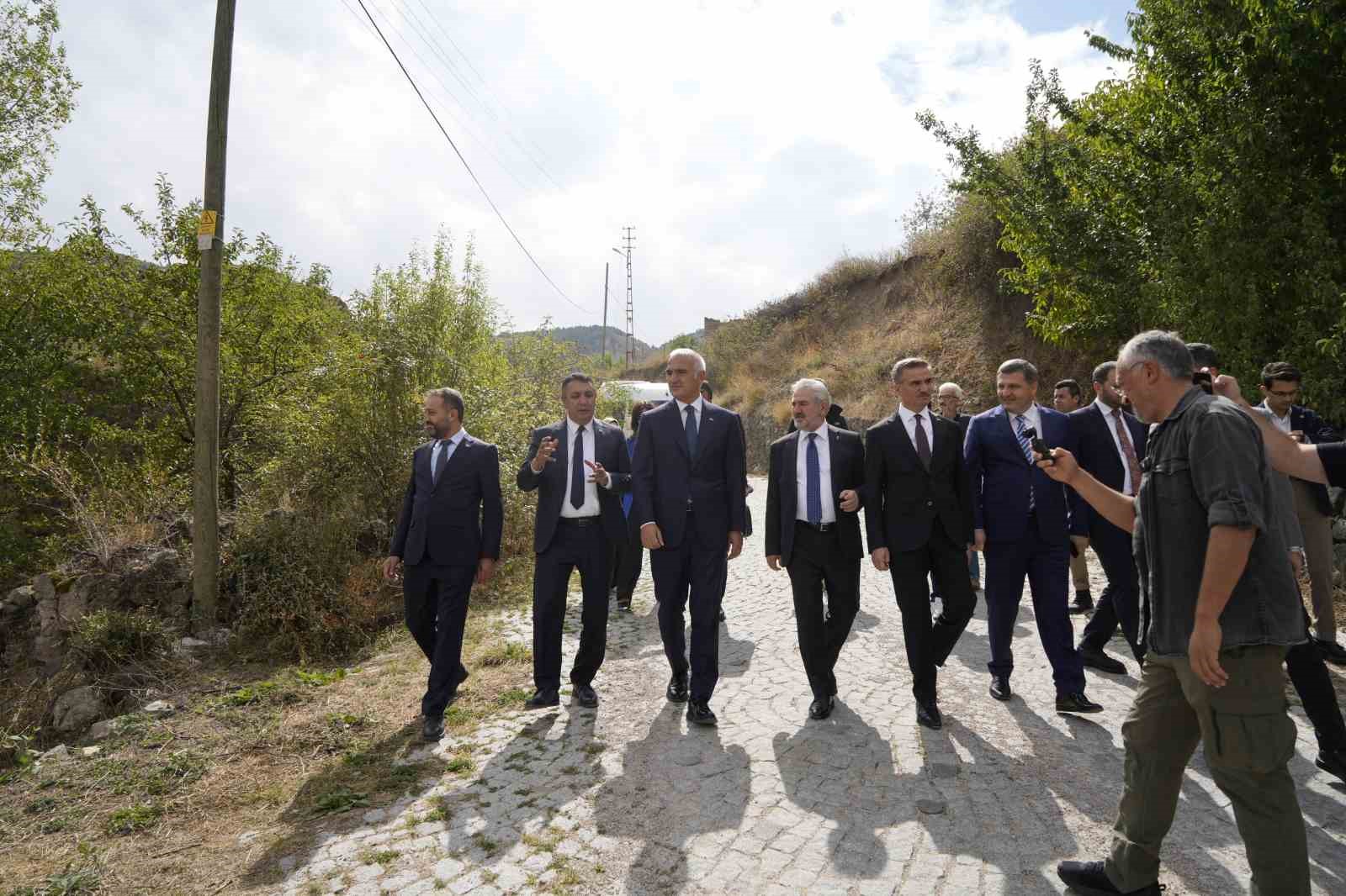 Bakan Ersoy: "Satala Antik Kenti’nin kültür ve turizm hayatına en güçlü şekilde katılmasını sağlayacağız"