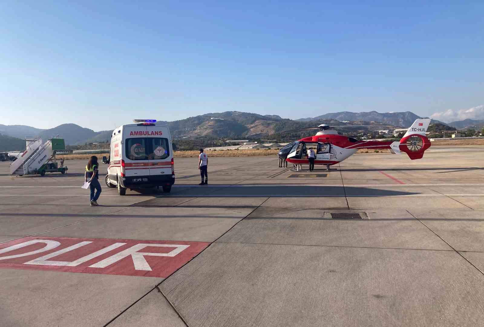 Zatürre teşhisi konulan bebek ambulans helikopterle sevk edildi