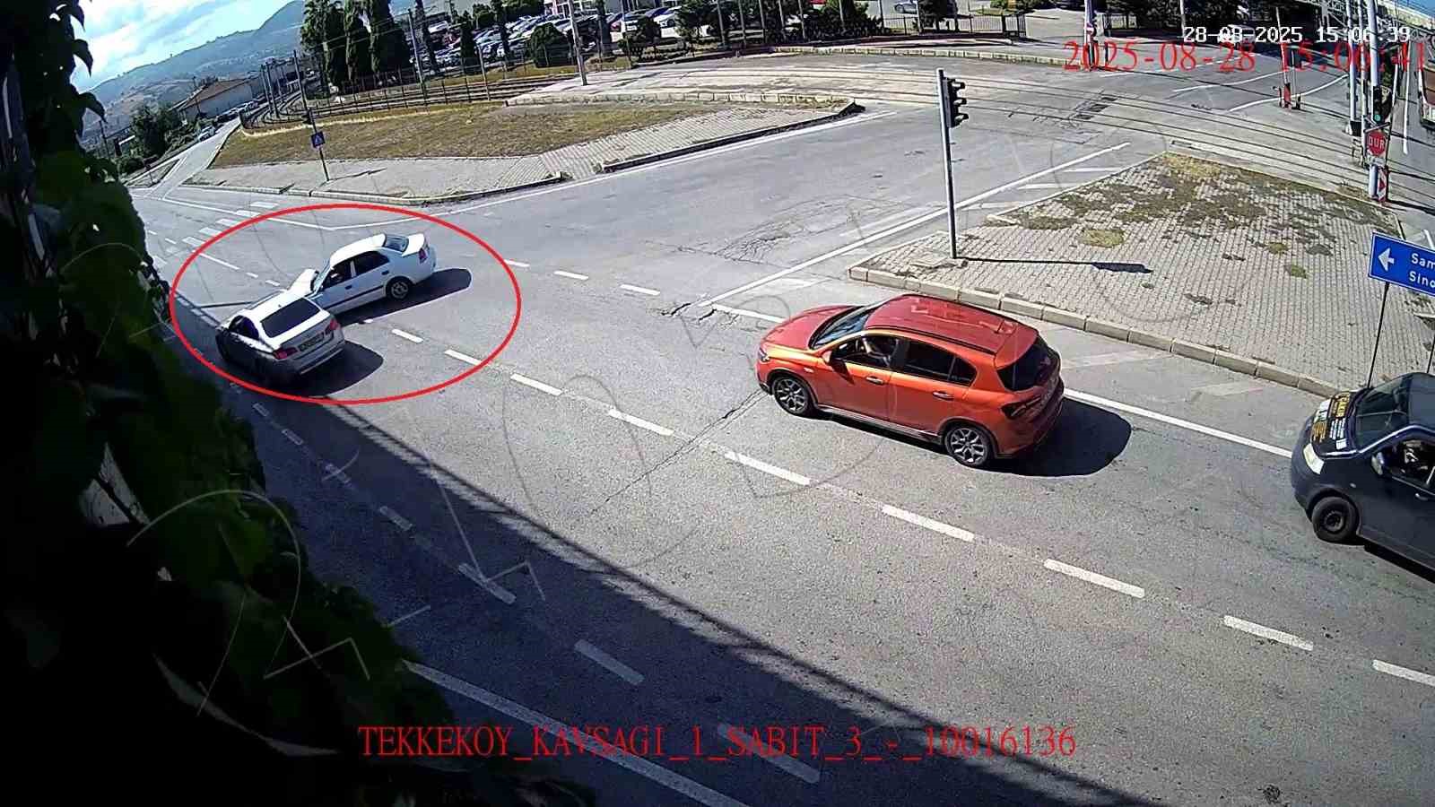 Dikkatsizlik ve kırmızı ışık ihlalleri kazaları beraberinde getirdi
