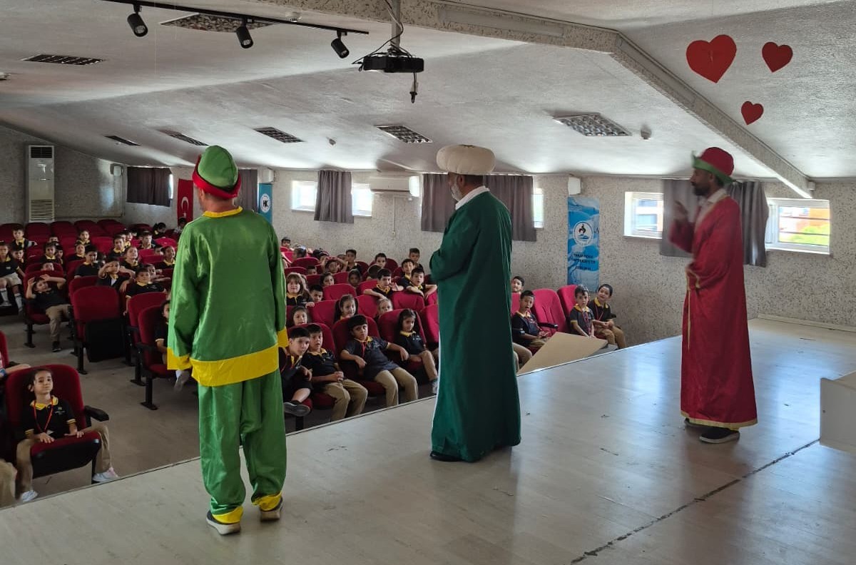 Nasrettin Hoca, Hacivat ve Karag&ouml;z k&uuml;lt&uuml;r ş&ouml;lenine konuk oldu
