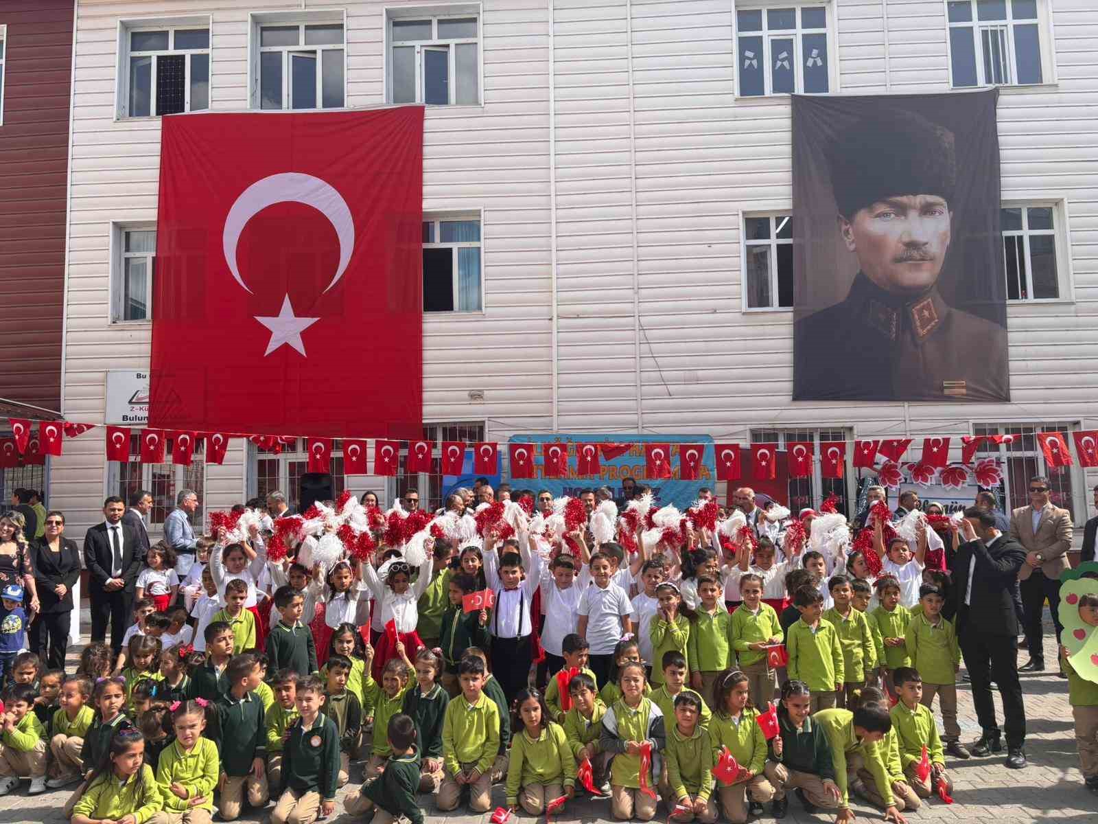 Ahlat&rsquo;ta İlk&ouml;ğretim Haftası kutlandı
