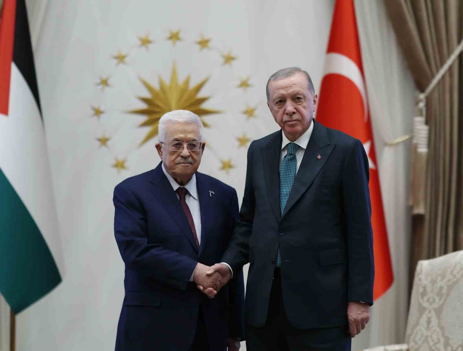 Cumhurbaşkanı Recep Tayyip Erdoğan, Filistin Devlet Başkanı Mahmud Abbas’la Cumhurbaşkanlığı Külliyesi’nde bir araya geldi.