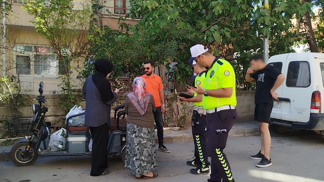 Trafik ekiplerinden sıkı denetim: 15 motosiklet trafikten men edildi
