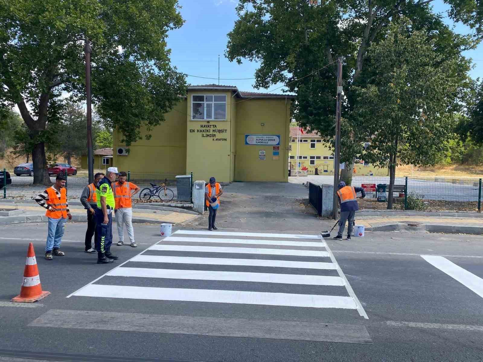 Kırklareli’nde yaya önceliği denetimi: Yaya çizgileri boyandı
