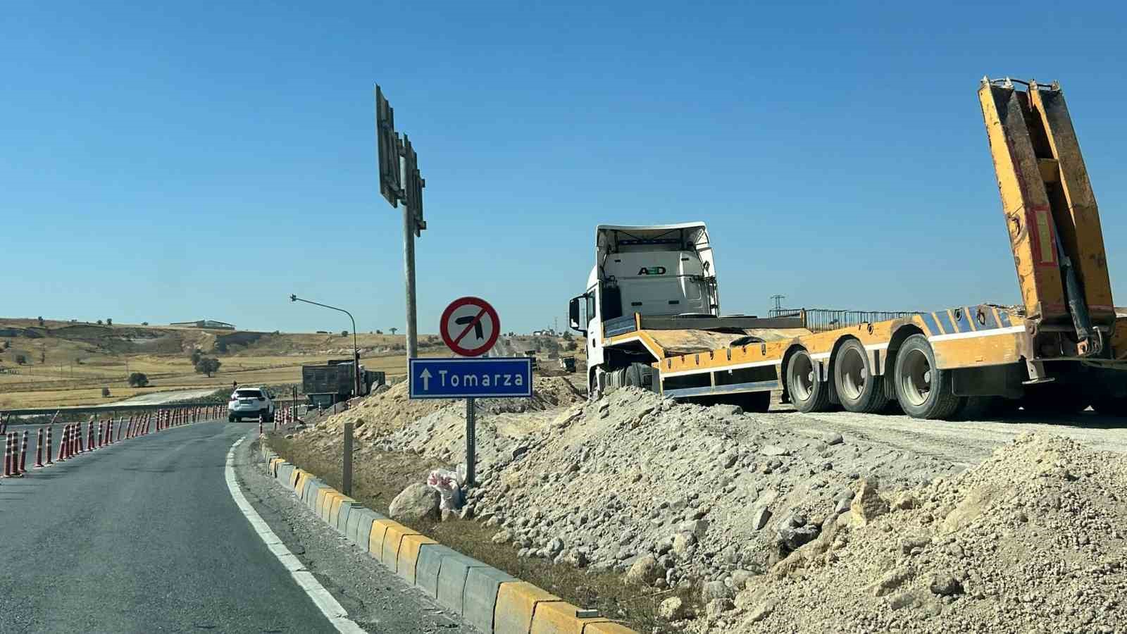 Tomarza-Malatya bağlantı yolunda &ccedil;alışmalar devam ediyor
