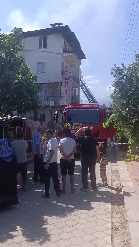 Yanan evdeki &ccedil;ocuklarını kurtarmak i&ccedil;in canını hi&ccedil;e saydı
