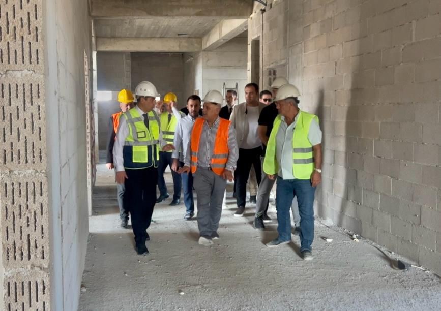 Mersin Valisi Toros, Tarsusta yapm sren eitim yatrmlarn inceledi
