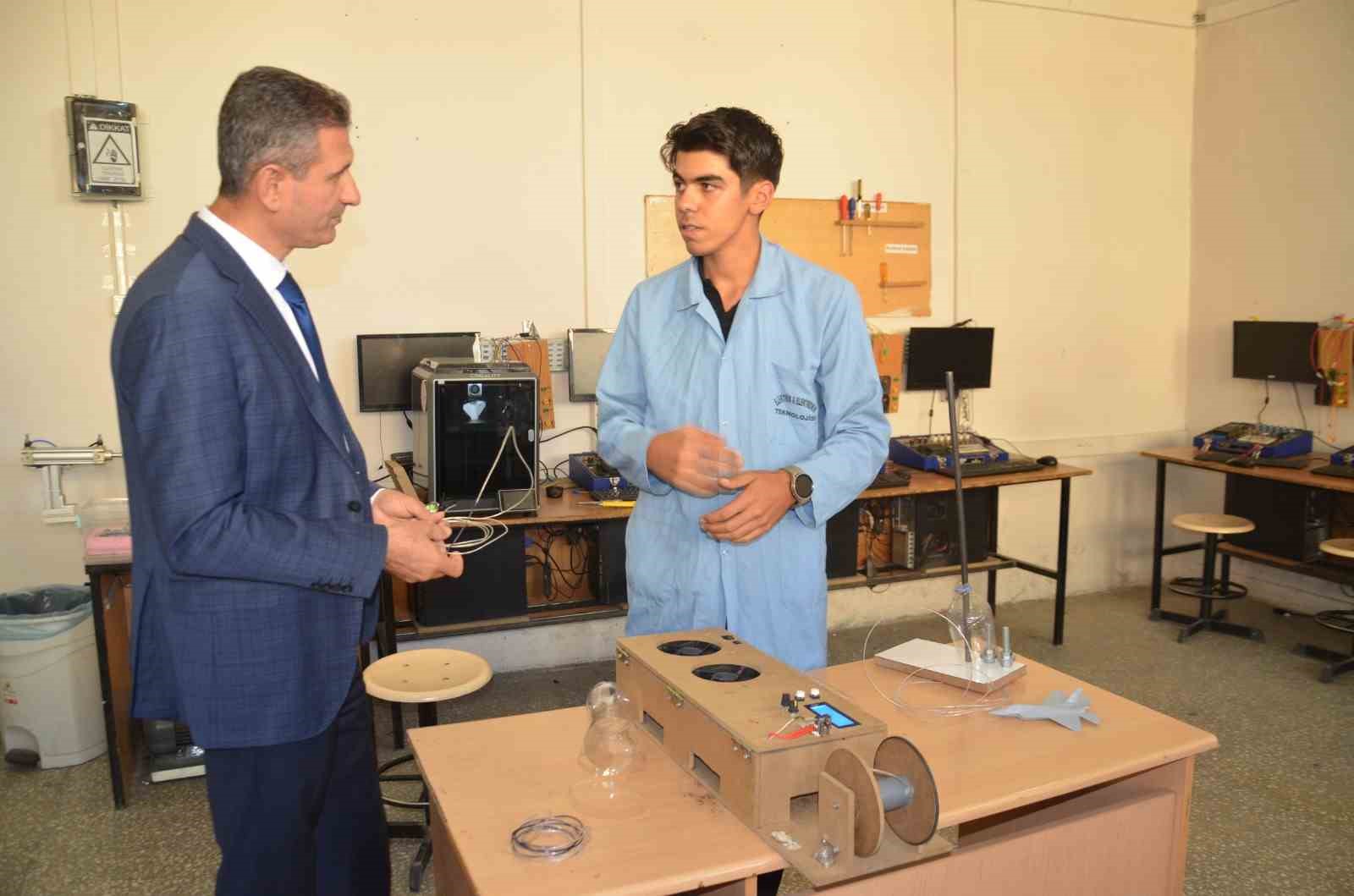 Muşlu &ouml;ğrenci &lsquo;Sıfır Atık Yarışması&rsquo;nda T&uuml;rkiye &uuml;&ccedil;&uuml;nc&uuml;s&uuml; oldu
