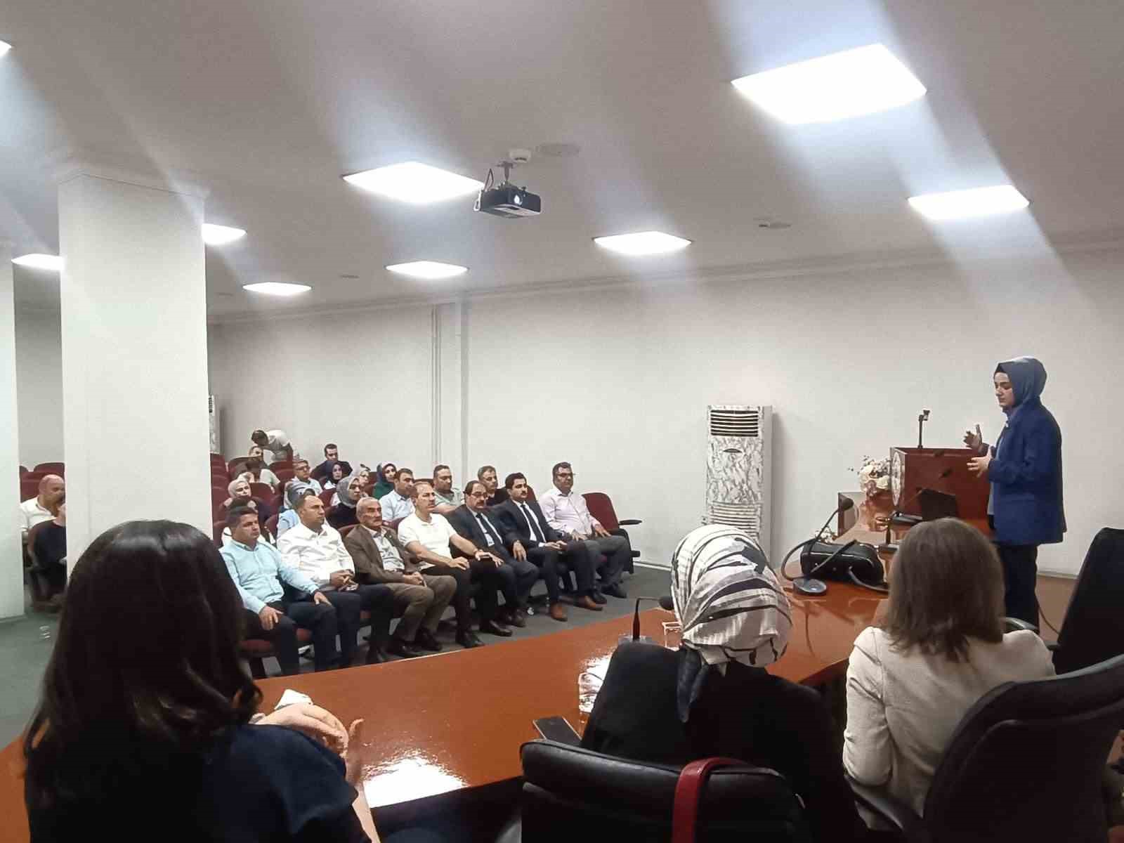 Siirt TSO &uuml;yeleri, ihracat s&uuml;re&ccedil;leri ve devlet destekleri konusunda bilgilendirildi
