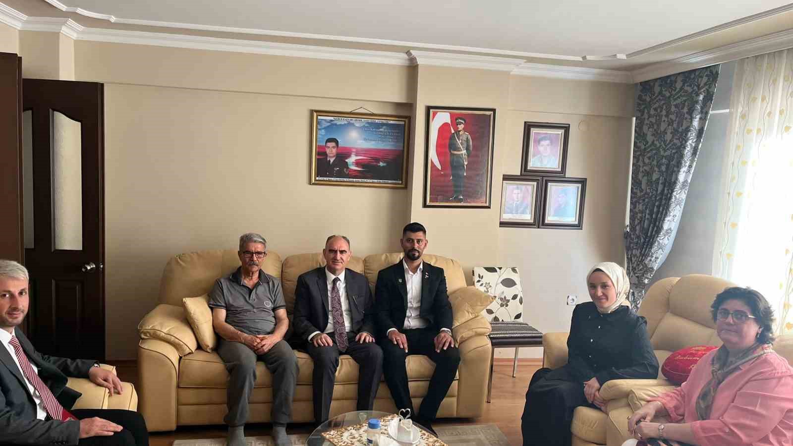 Vali &Ouml;zkan: "Şehitlerimiz ve gazilerimiz birliğimizin harcıdır"
