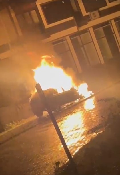 Çaycuma’da otomobil park halindyken alev aldı