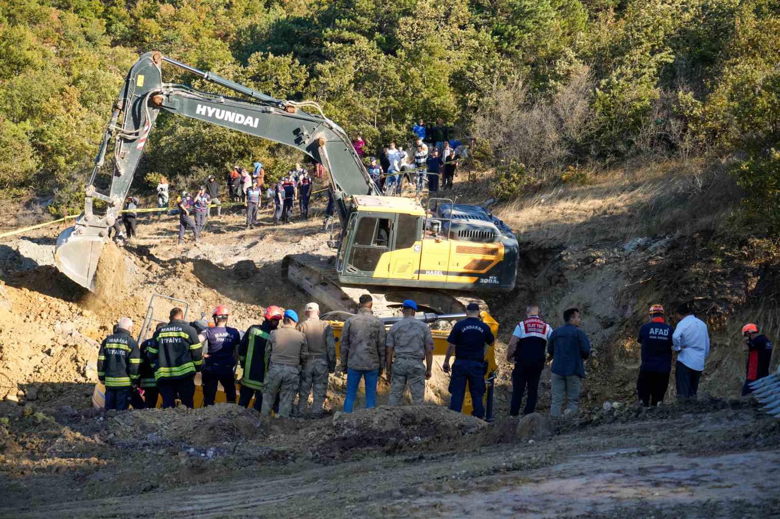Göçük altında kalan çiftçilerin cansız bedenlerine ulaşıldı