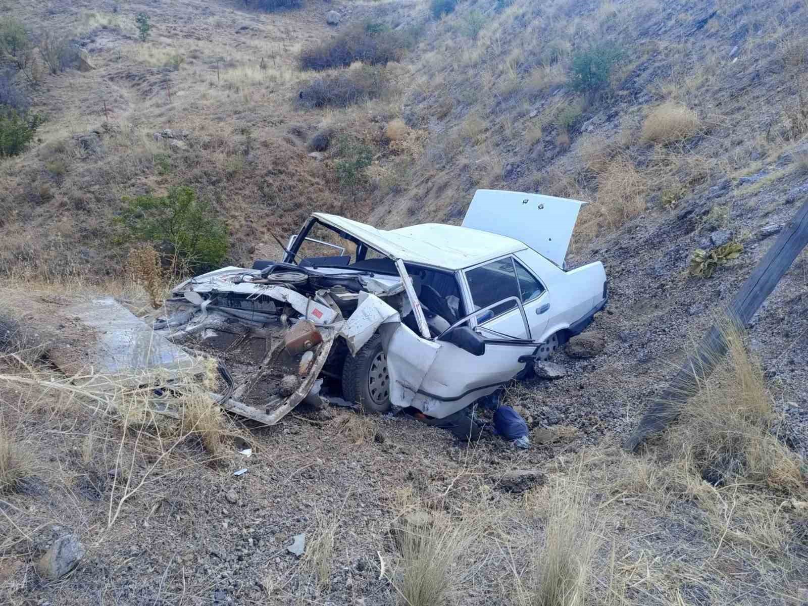 Kırıkkale’de 65 metrelik uçurumdan yuvarlanan otomobil hurdaya döndü: 1 yaralı