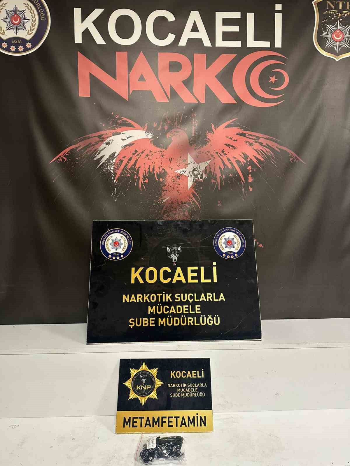 Kocaeli&rsquo;de narkotik polisi uyuşturucuya ge&ccedil;it vermedi: 4 kişi tutuklandı
