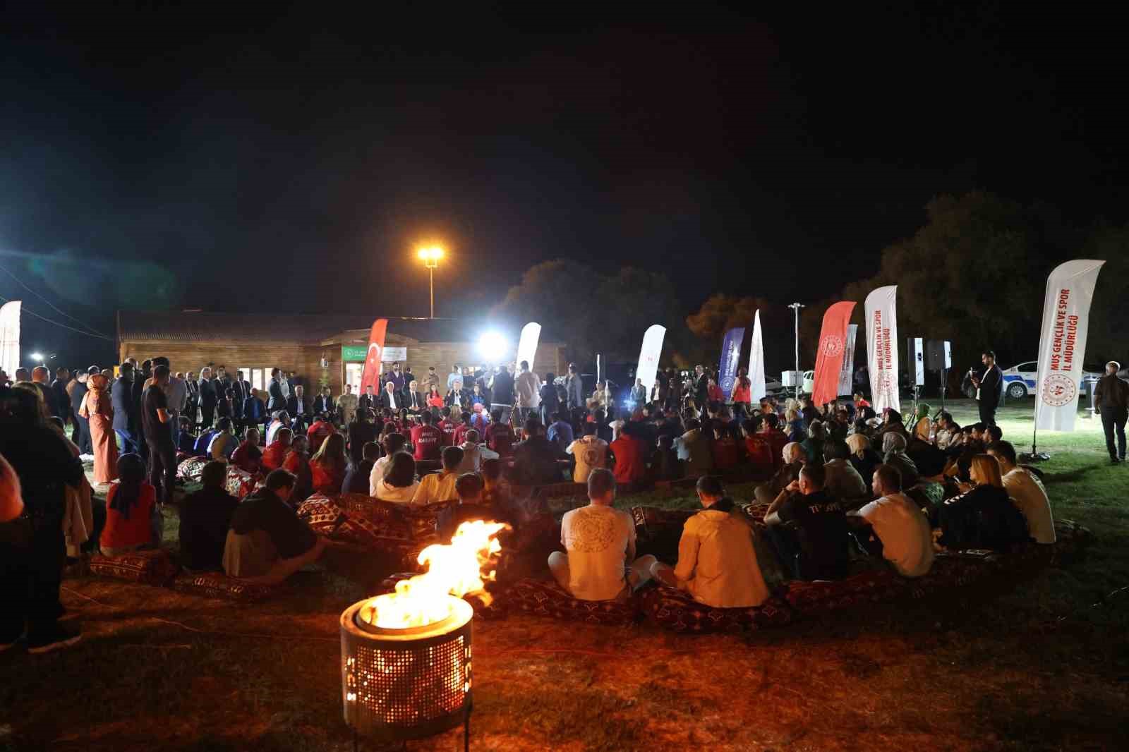 Gençlik ve Spor Bakanı Bak, Muş’ta gençlerle buluştu