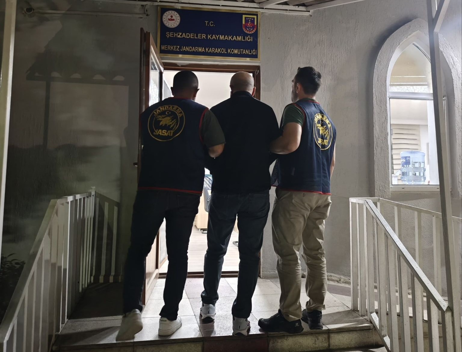 Manisa’da 20 yıl 2 ay hapis cezası bulunan firari yakalandı