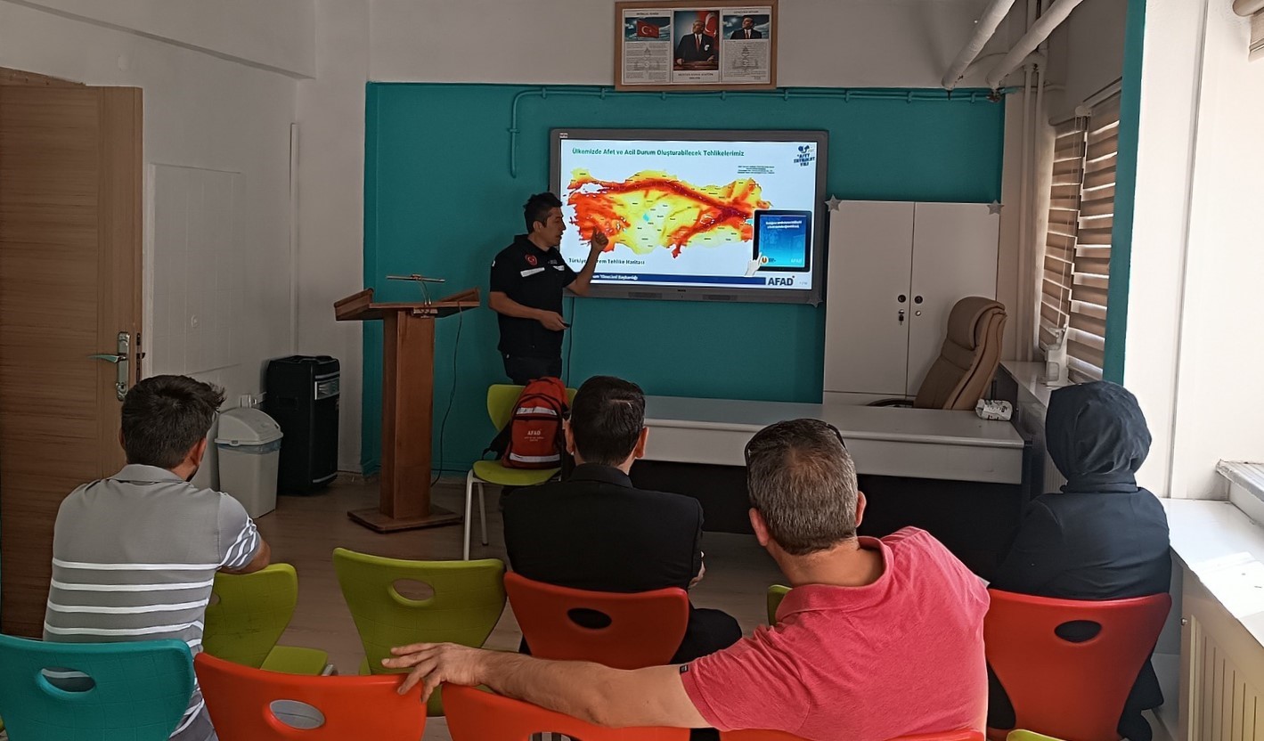 Bayburt&rsquo;ta BİLSEM personeline afet ve yangın farkındalık eğitimi verildi
