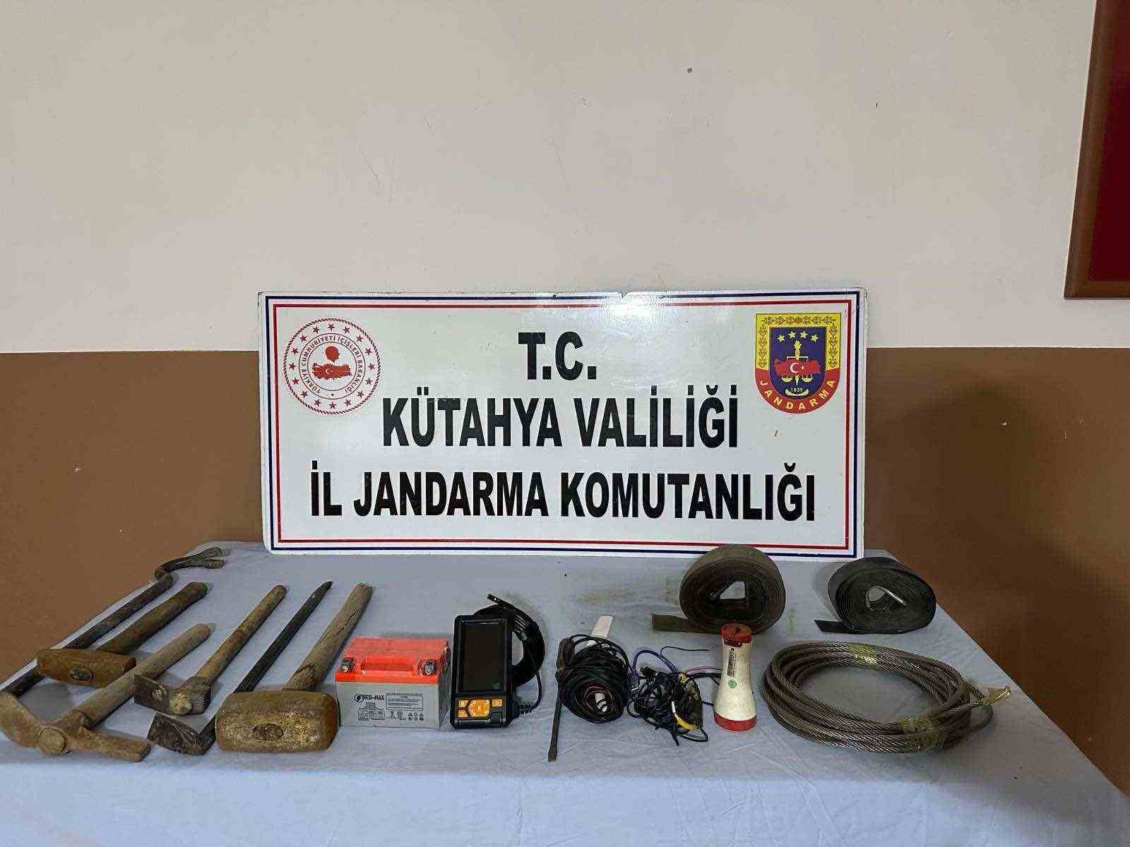 Kütahya’da kaçak kazı yapan 6 şüpheli yakalandı