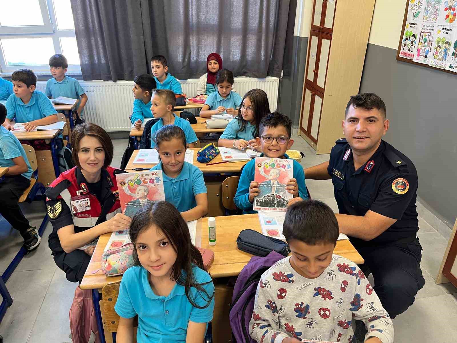 K&uuml;tahya&rsquo;da jandarmadan okul ziyareti ve okul &ccedil;evresi denetimleri
