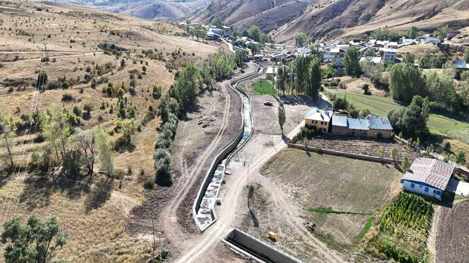 Pamuktaş k&ouml;y&uuml;ndeki taşkın kontrol inşaatında sona gelindi
