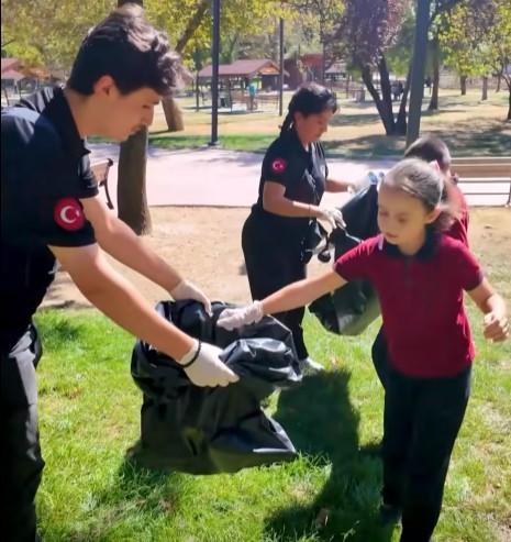 Temiz bir Kütahya için çöp toplama etkinliği düzenlendi