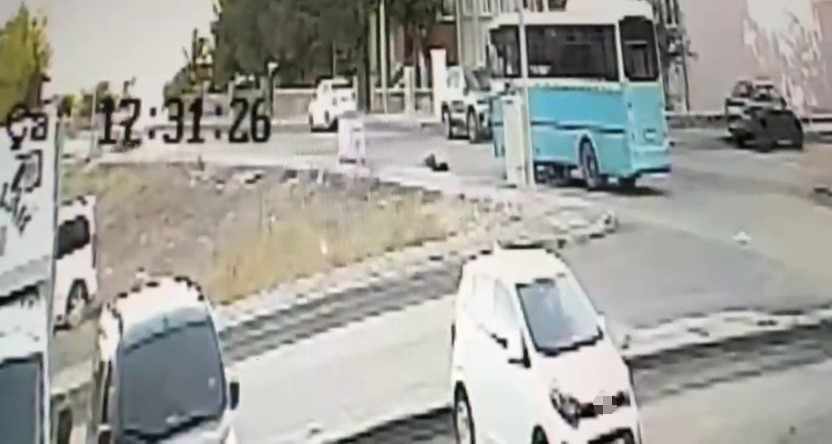 Özel halk otobüsünün çarptığı bisikletli çocuk ağır yaralandı