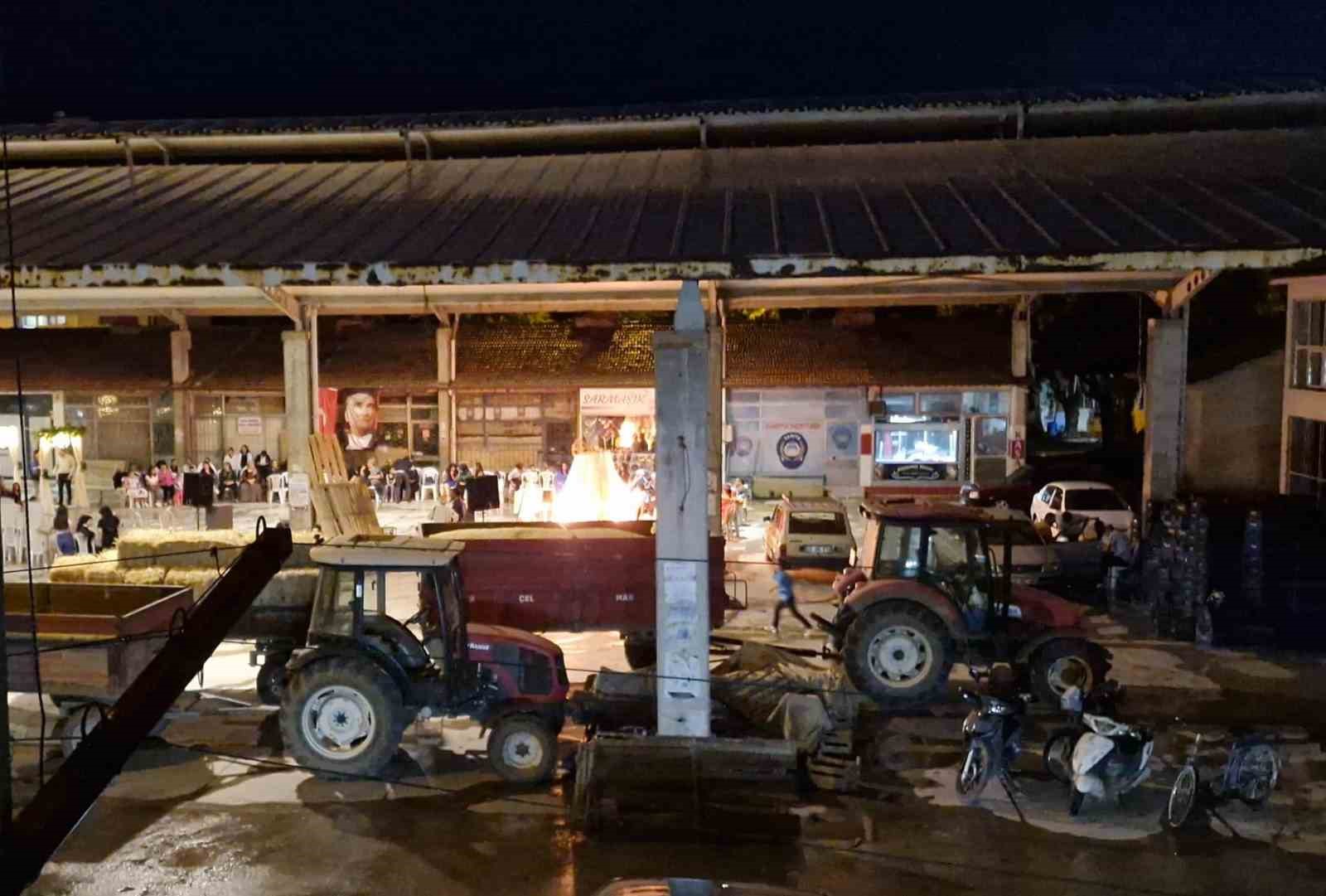 Sabah pazar yeri, gece düğün salonu olan alan vatandaşları canından bezdirdi