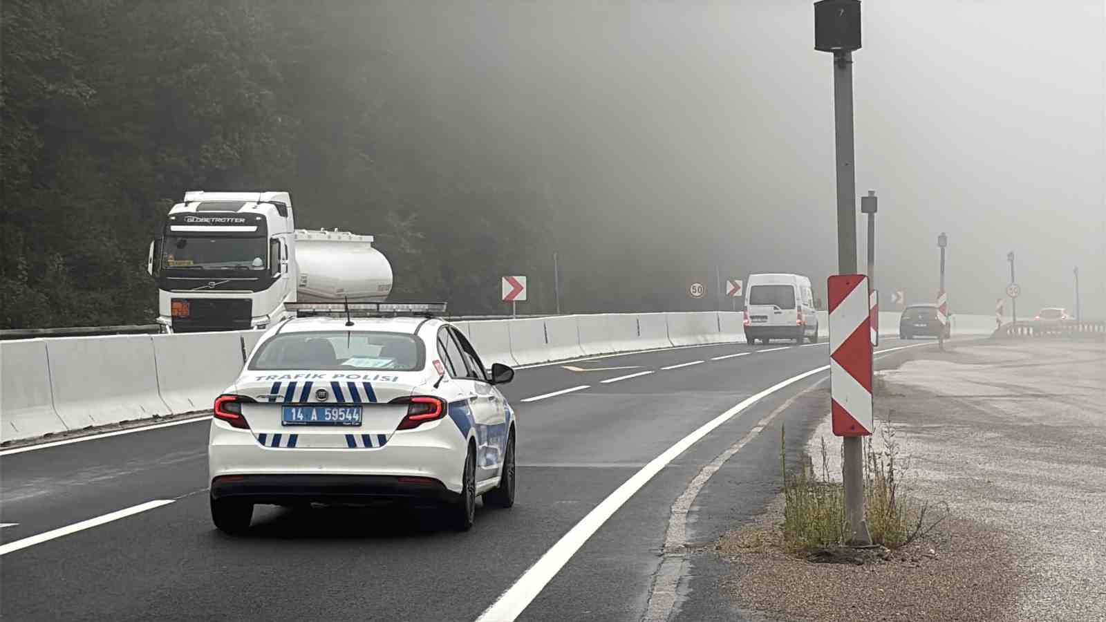 Bolu Dağı&rsquo;nda sis etkili oluyor: G&ouml;r&uuml;ş mesafesi 30 metre
