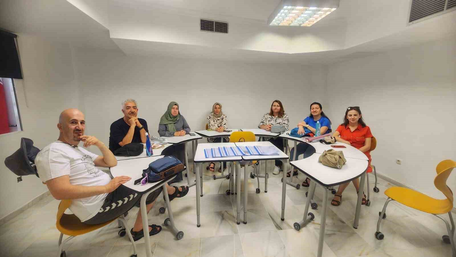 K&uuml;tahya Ahteri İmam Hatip Ortaokulu&rsquo;ndan Avrupa&rsquo;ya değerler temelli eğitim yolculuğu
