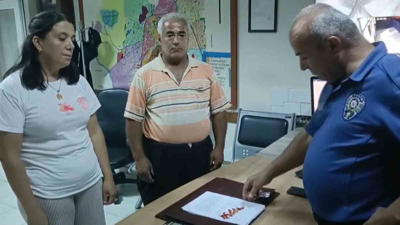 Hamallık yapan 3 çocuk babası, bulduğu altınları polise teslim etti